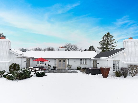 Intimate patio golf view