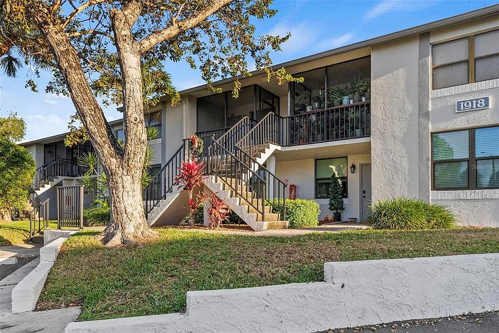 2 bed, 2.0 bath, 1060 sqft, $1,950 — Photo 1