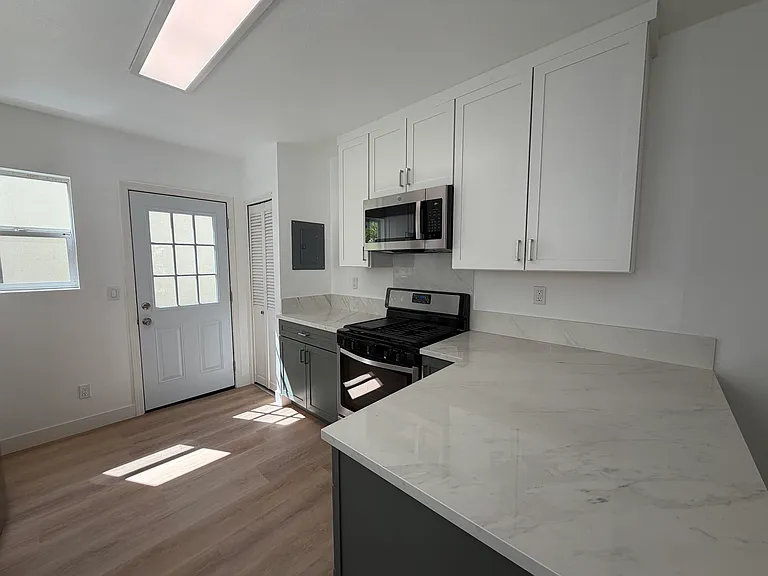1119 Hopkins Ave — Photo 7