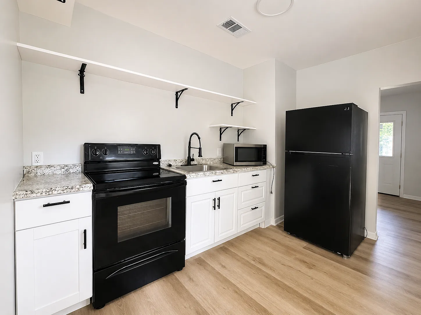 2 bed, 675 sqft, $1,225 — Photo 3