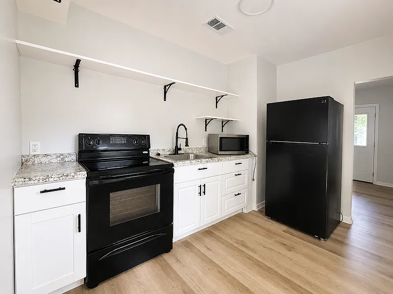 3328 Commonwealth Ave — Photo 3