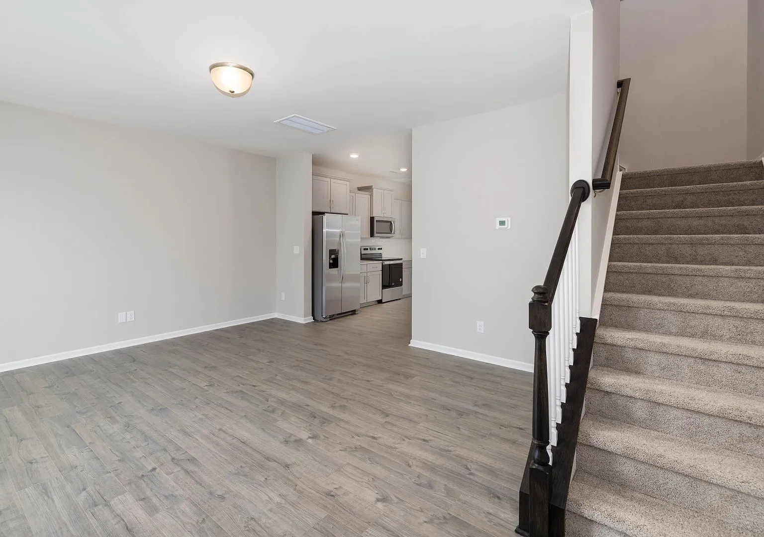 Beautiful 3bd/2.5bth Townhome - Mallard Creek -Available Now — Photo 3