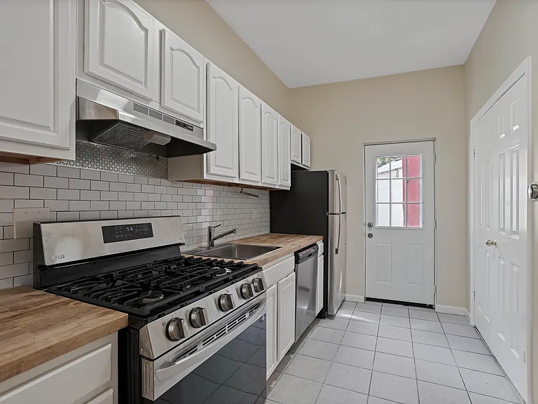 16 Russell St #GROUND-FLOOR — Photo 20