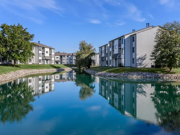 Lakeside Crossing at Eagle Creek Apartments and Townhomes