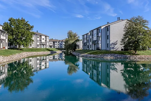 Lakeside Crossing at Eagle Creek Apartments and Townhomes Photo 1