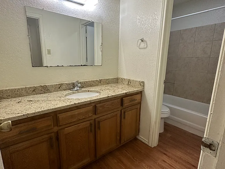 924 W Chestnut St #5 — Photo 12