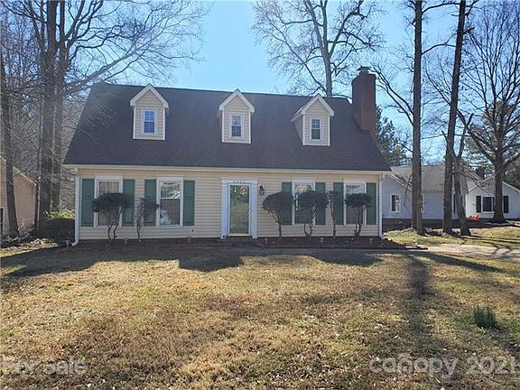 2nd image of 6626 Raeburn Ln