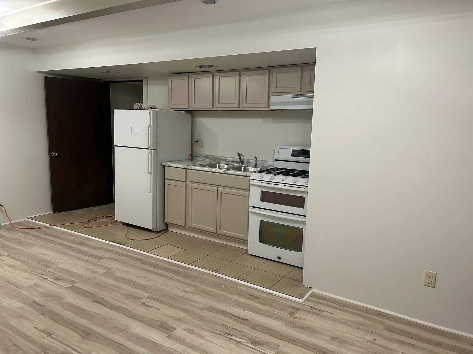 Studio, $750 — Photo 2
