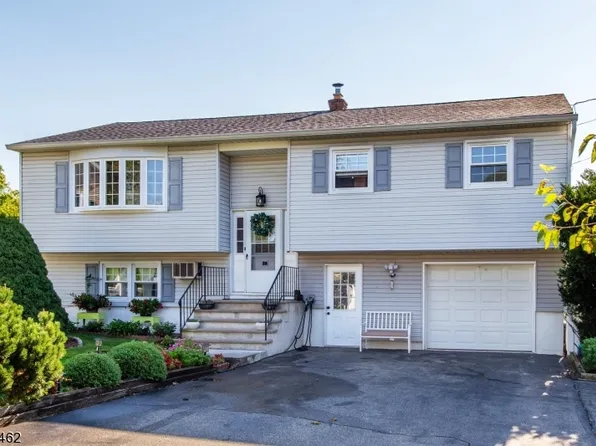 28 Storms Pl, Wanaque Boro, NJ 07420