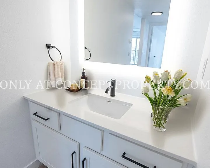 Avenue View Apartments — Photo 40
