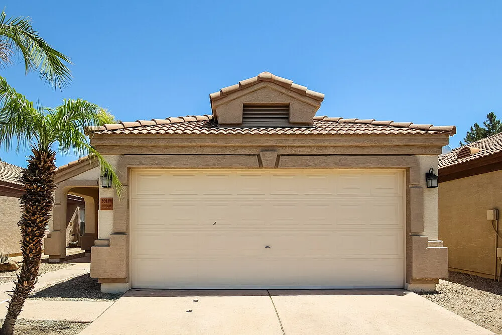 3 bed, 2.0 bath, 1310 sqft, $2,500 — Photo 1