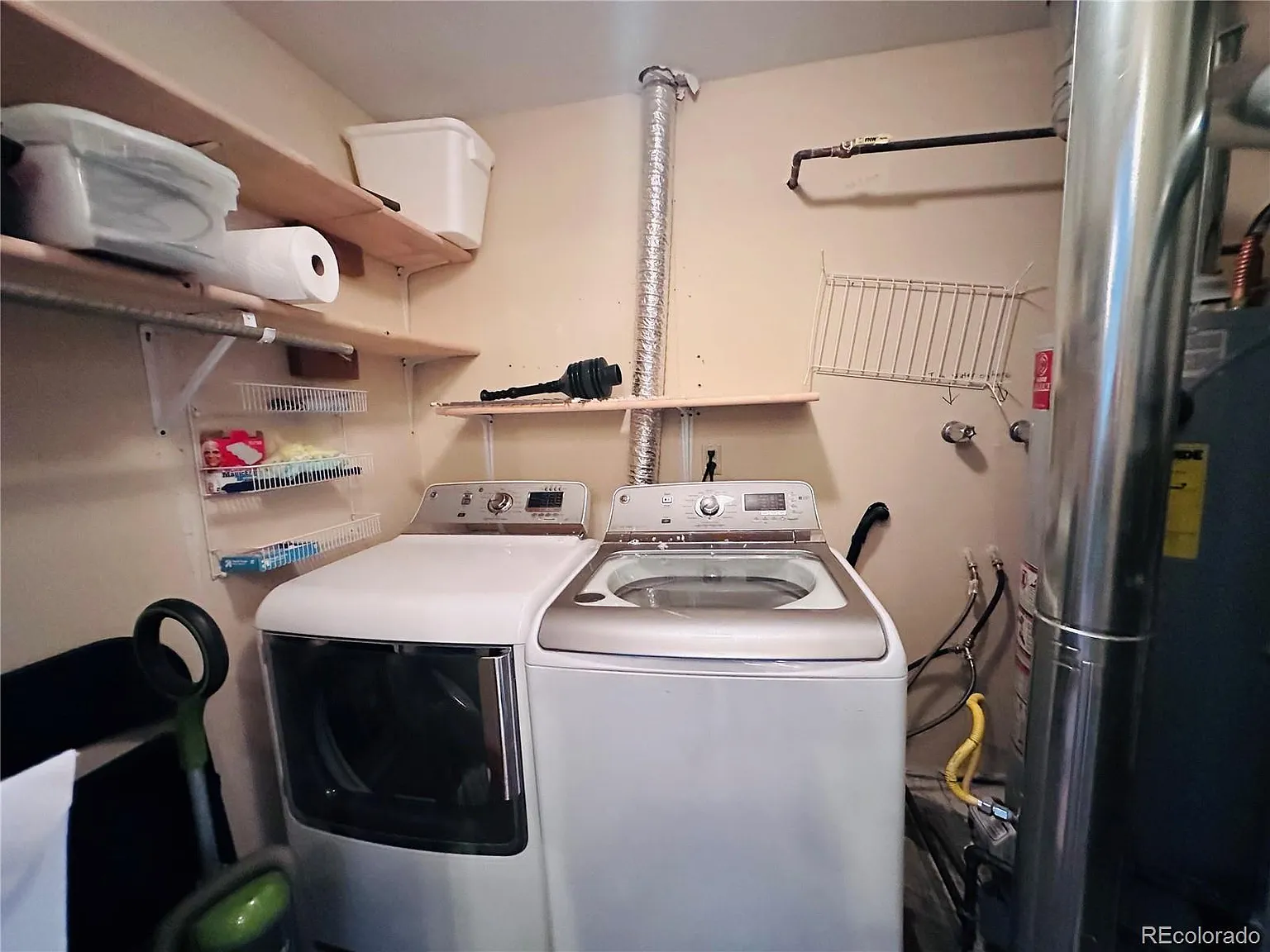 Studio, 878 sqft, $2,200 — Photo 4