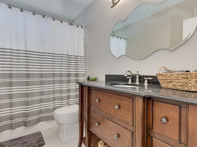 6218 E Waltann Ln — Photo 16