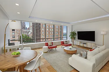 870 United Nations Plaza, #8C