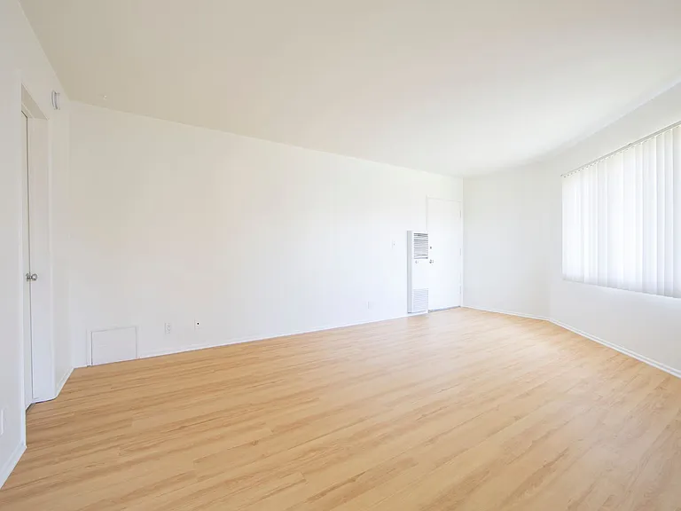 667-669 Levering Ave — Photo 48