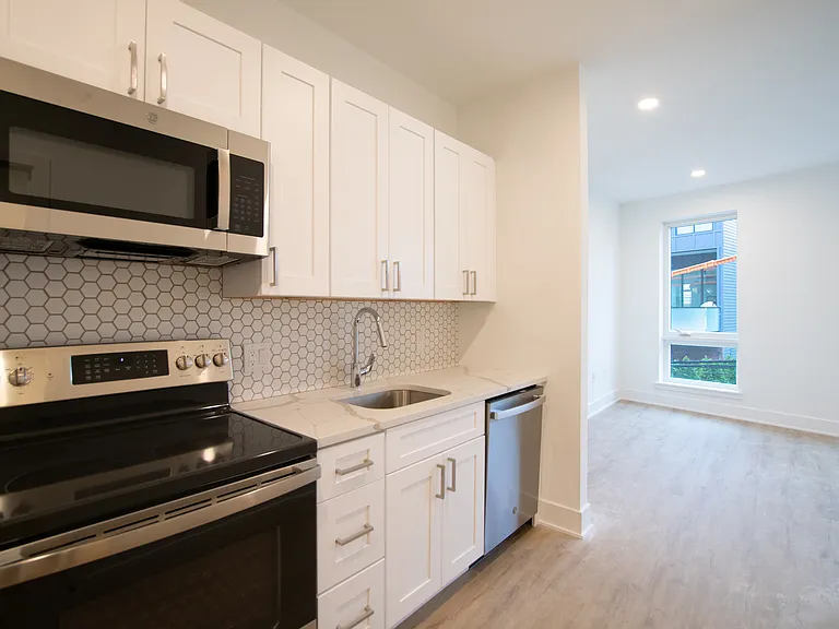 1325 N Lee St — Photo 18