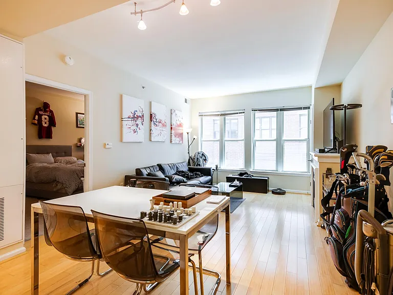 715 6th St NW #205 — Photo 9