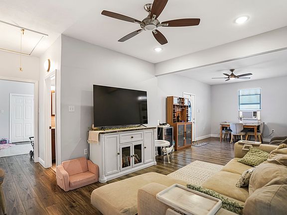 5th image of 427-429 3rd St