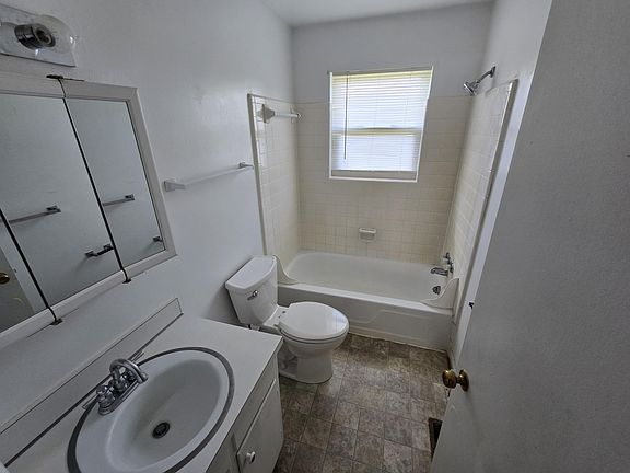 5th image of 325 Cedar Ave