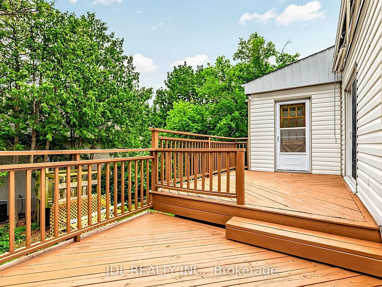 100 Roxborough Rd — Photo 22
