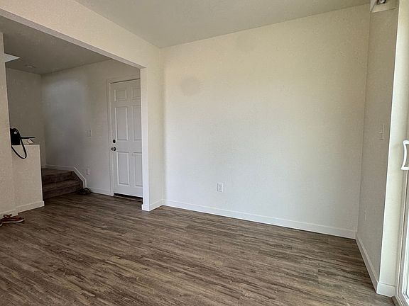 4th image of 5836 Thurless Ln