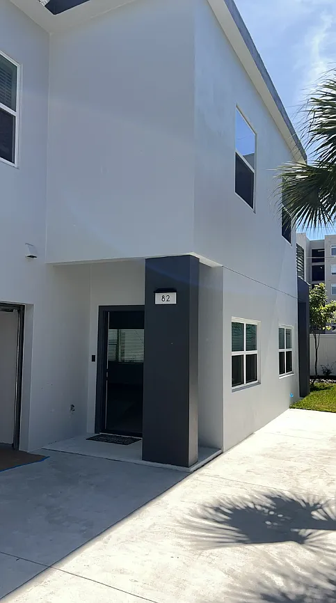 3 bed, 2.5 bath, 2335 sqft, $3,200 — Photo 3