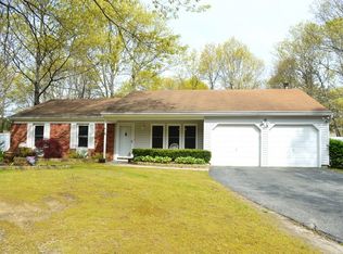 14 Cobblestone Dr, Ridge, NY 11961