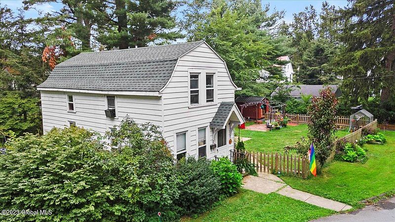 3rd image of 3 Lakewood Place