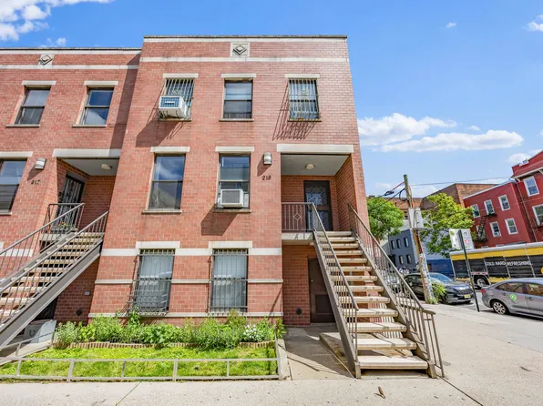 219 Berry Street image 1 of 18