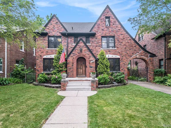 1210 Grayton St, Grosse Pointe Park, MI 48230