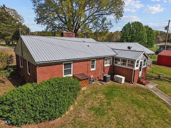 5th image of 2251 Castle Rock Farm Rd