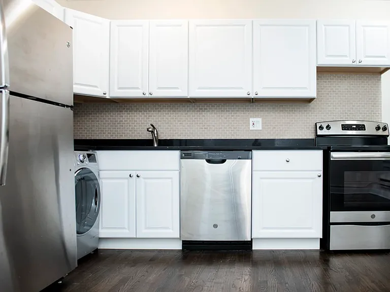 3345 N Marshfield Ave #207 — Photo 3