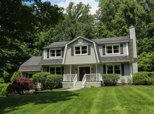 820 Locke Ln, Yorktown Heights, NY 10598