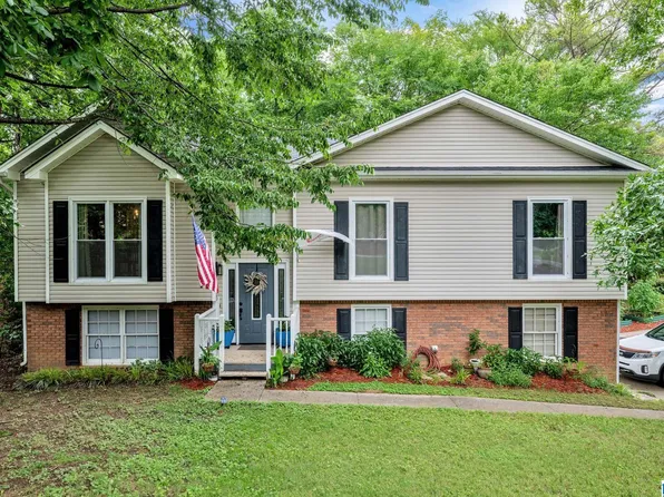 6001 Woodvale Dr, Helena, AL 35080