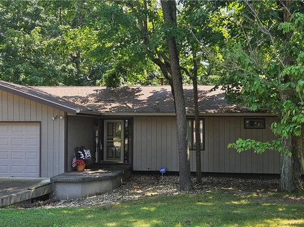 1610 Robin Ct, Mt Zion, IL 62549