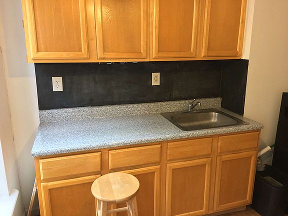 5th image of 63 Montrose Ave APT 3R