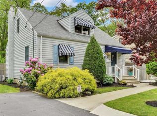 233 Highwood Rd, Oakhurst, NJ 07755