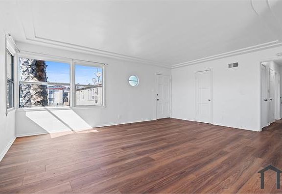 3rd image of 6418 Brynhurst Ave #6420-1/2