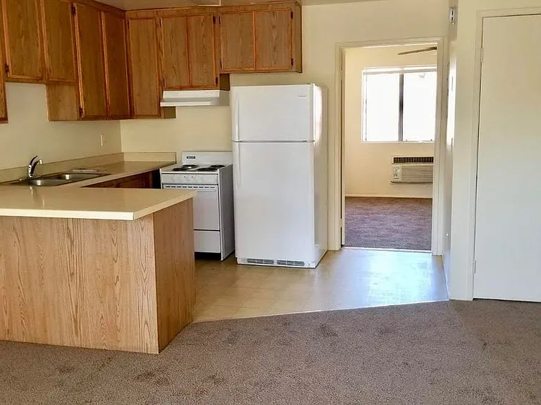 1304 Helix St #27 — Photo 2