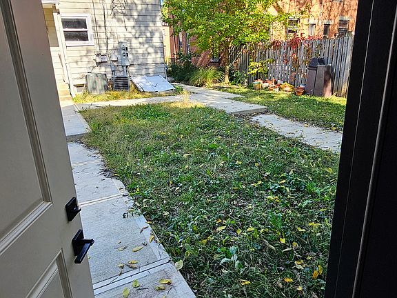 3rd image of 205 W 1st Ave