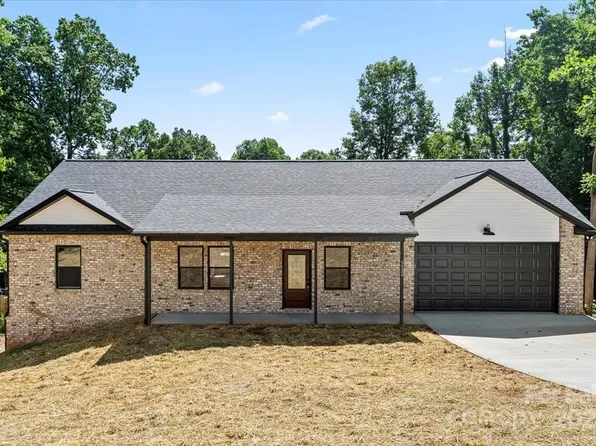5526 Brookwood Ln, Hickory, NC 28602