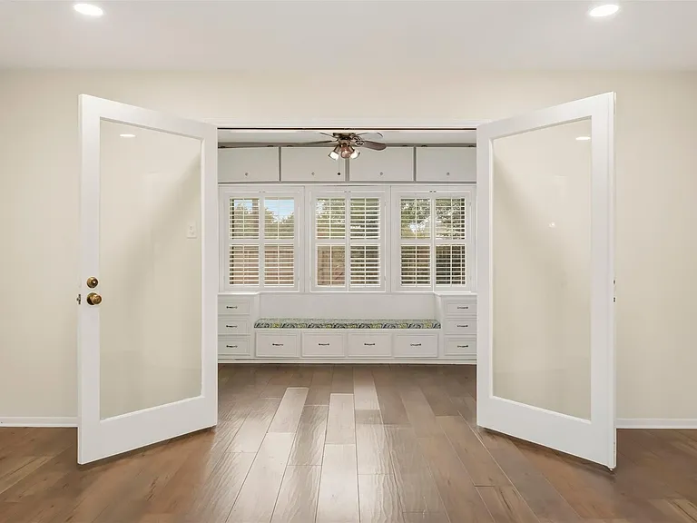 1911 Michele Dr — Photo 15