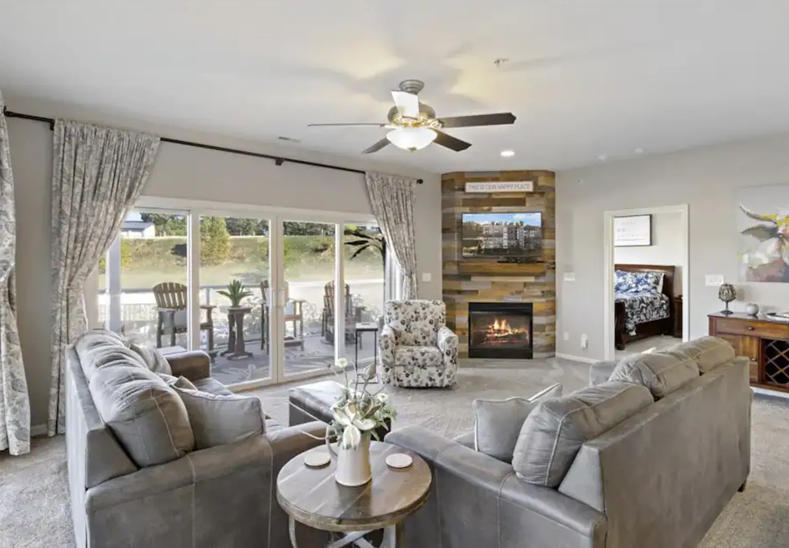3 bed, 1938 sqft, $1,999 — Photo 1