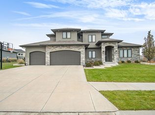 17528 Summit Dr, Omaha, NE 68136