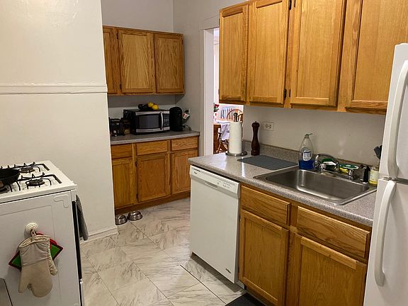 4th image of 2810 N Cambridge Ave