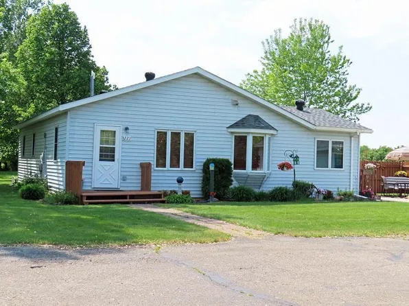 1223 Elizabeth Ave N, Thief River Falls, MN 56701