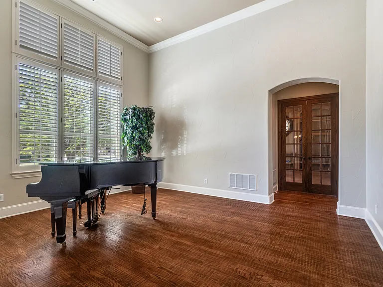 901 Sandy Trl — Photo 8