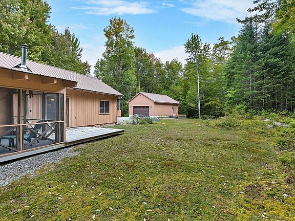 5th image of 225 Evergreen Rd