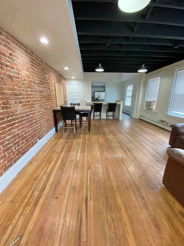 610 E Morton St — Photo 1