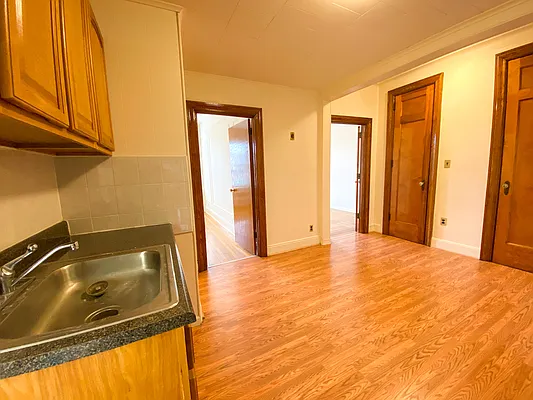 Rented by Realty 2000 Corp | media 3